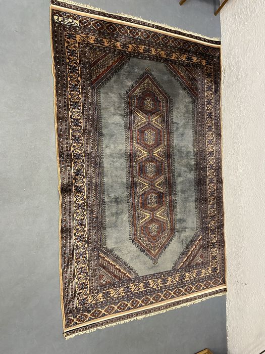 Персийски килим от коприна