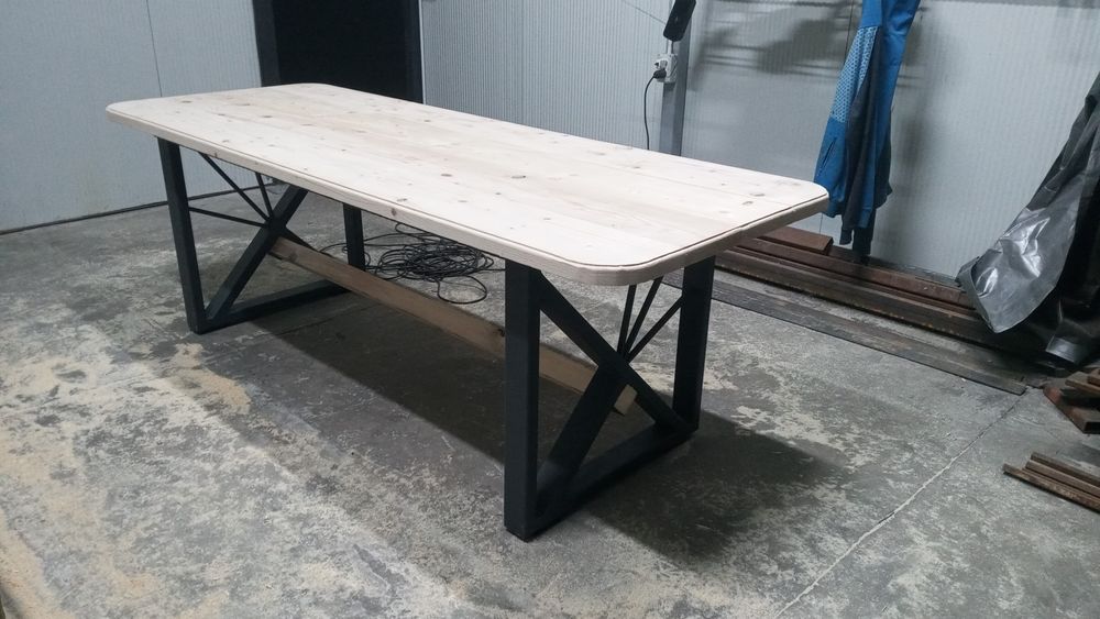 Confecții metalice mici și mari , interior și exterior