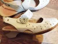 Пролетно-летни обувки естествена кожа, с открита пета Deichmann