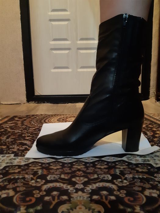 Кожаные Сапоги новые демисезонные женские