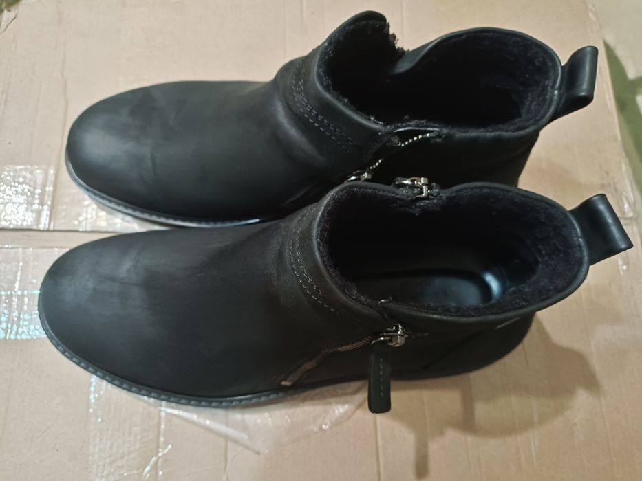 Ботинки демисезонные черные  нубук фирмаECCO