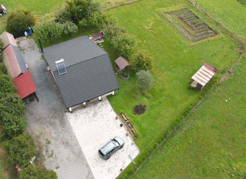 Vând casă cu teren