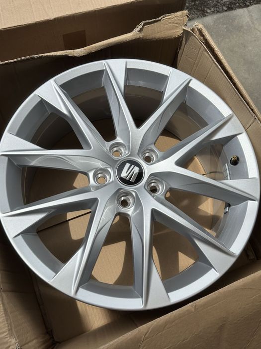 Vând jante originale Seat pe 18” noi