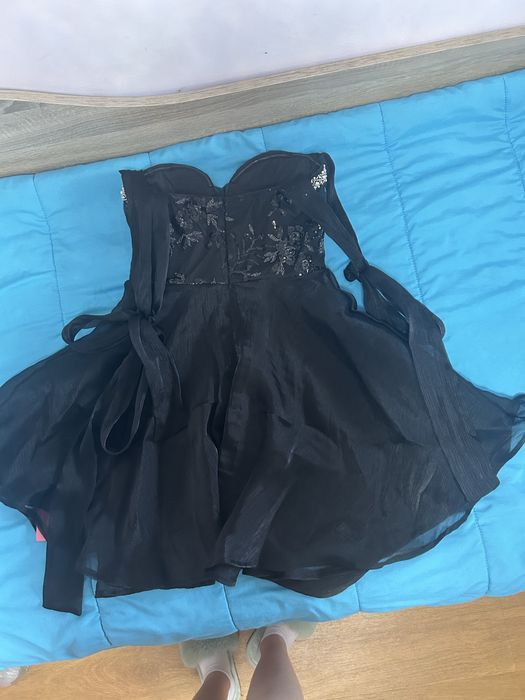 Елегантна черна парти рокля с пайети и шифон