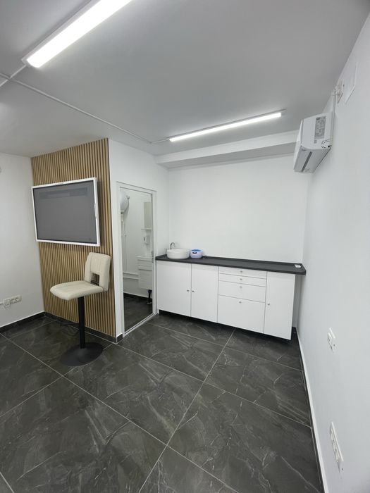 Sală /Spatiu stradal cursuri private  manichiura / nail artist