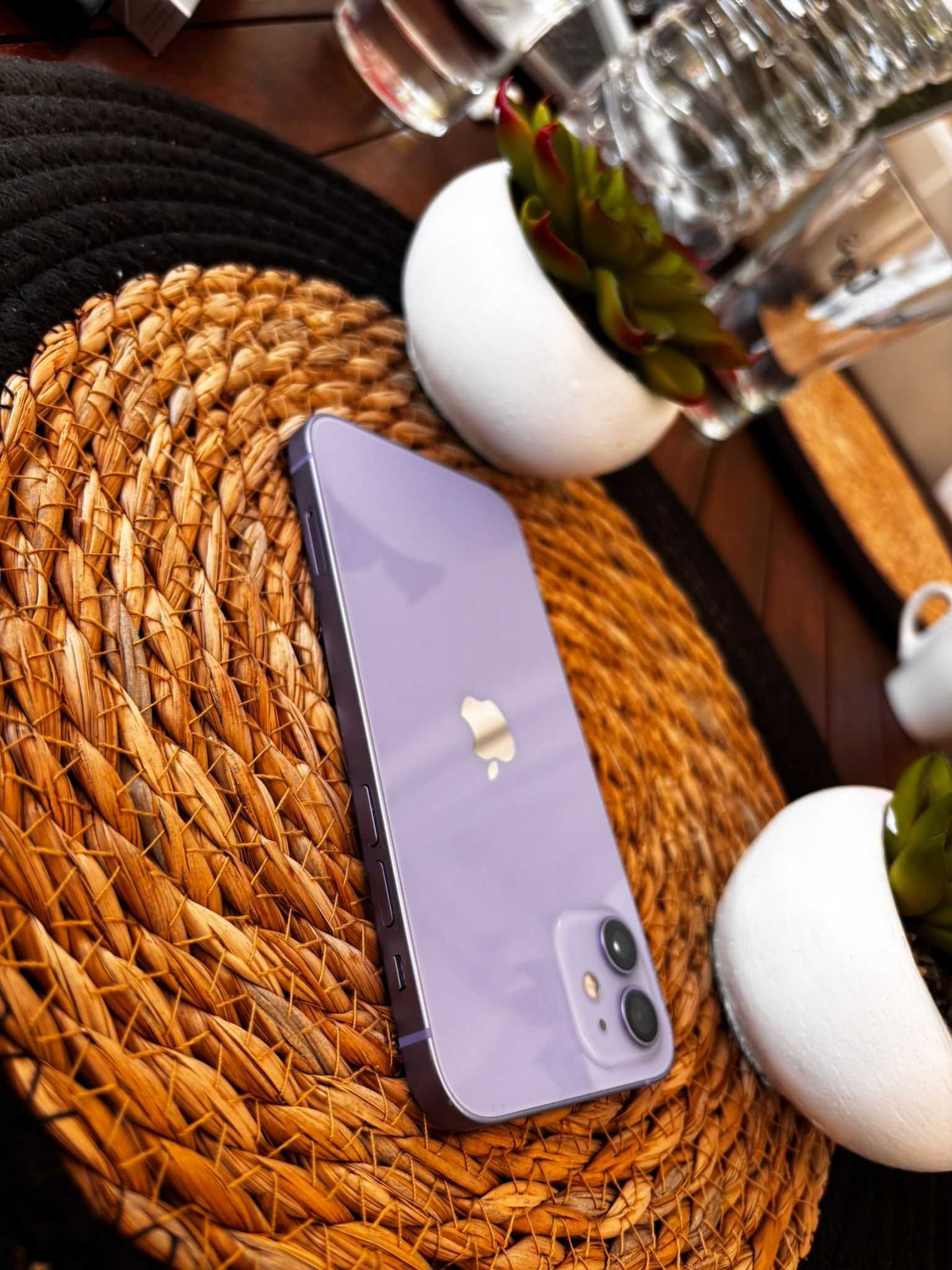 Продавам телефон iPhone 12