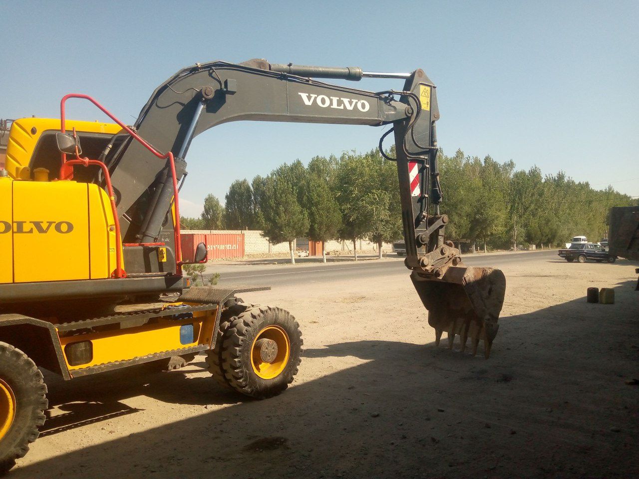Ekskavator VOLVO 145 Sotiladi