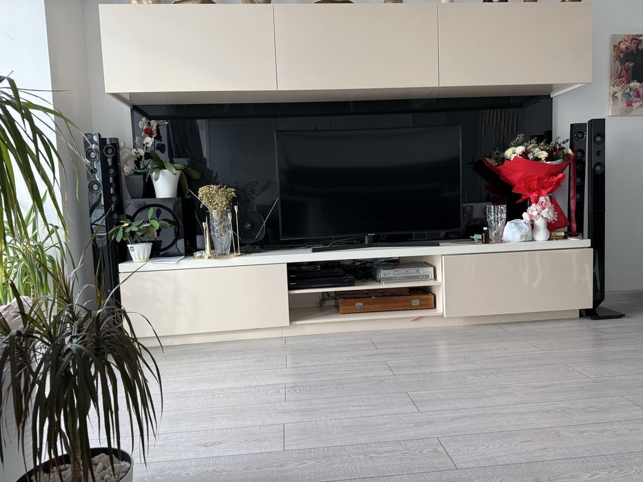 Продам под телевизор хороштй состанее.ширина  3 метр высота 2.20.