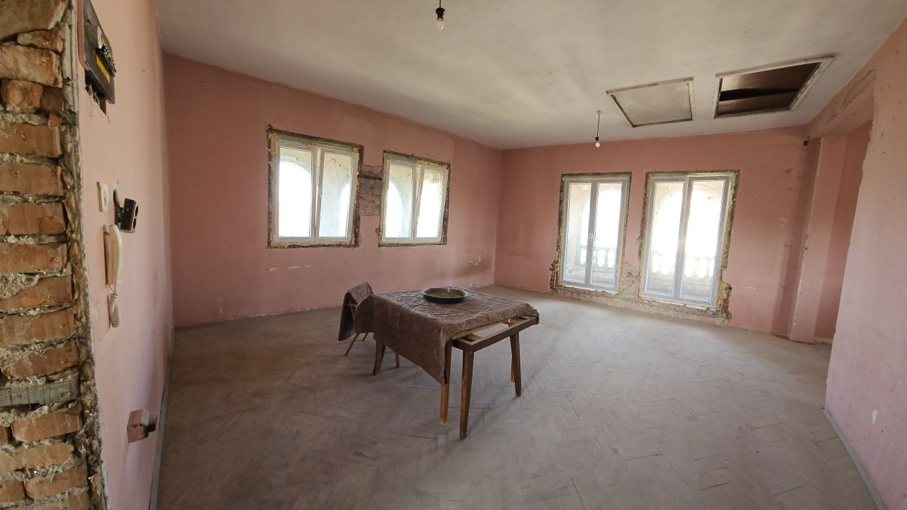 Продава се Ателие в Плевен, Идеален център - 53 кв.м за 1154 €/кв.м - Снимка #4