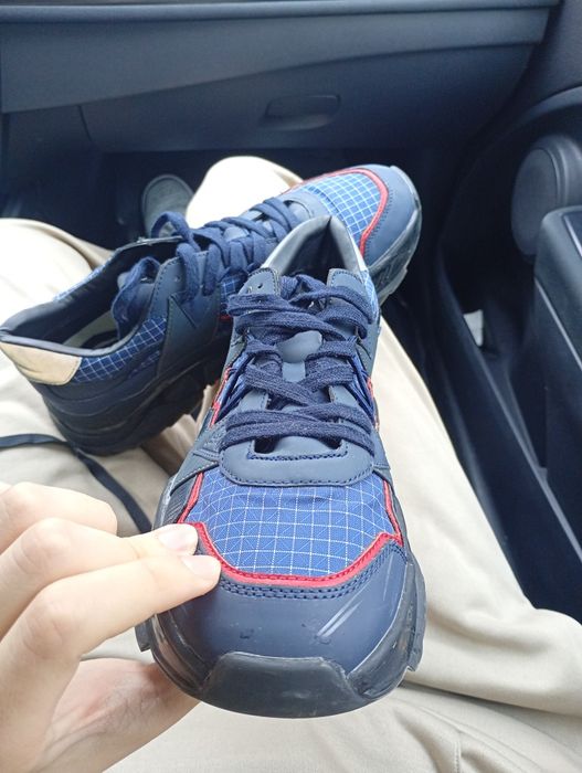 Adidași Guess mărimea 43