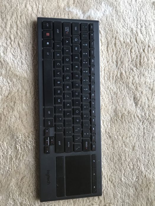 Tastatura logitech k830 bluetooth