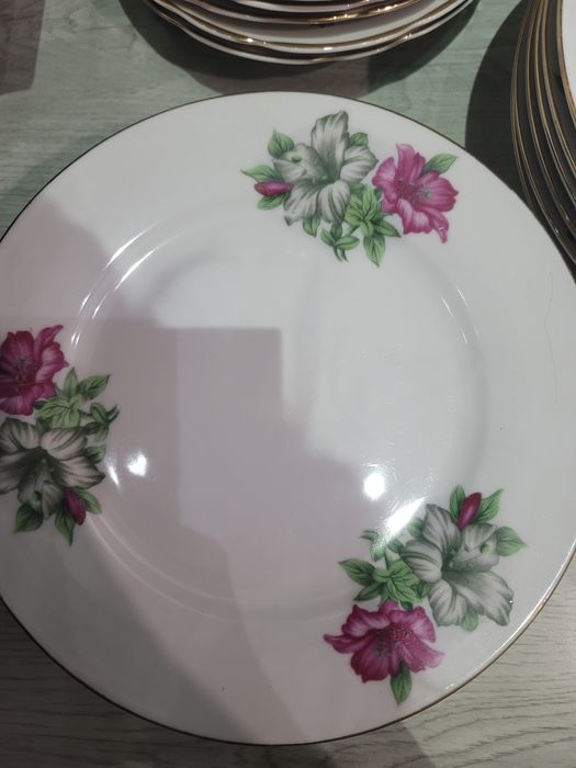 Новые китайские тарелки большого объёма полный комплект