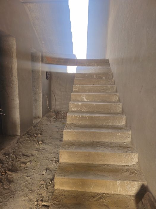 Продаётся!Сотилади!2-х этажный дом недостроенный(свет,газ,вода)