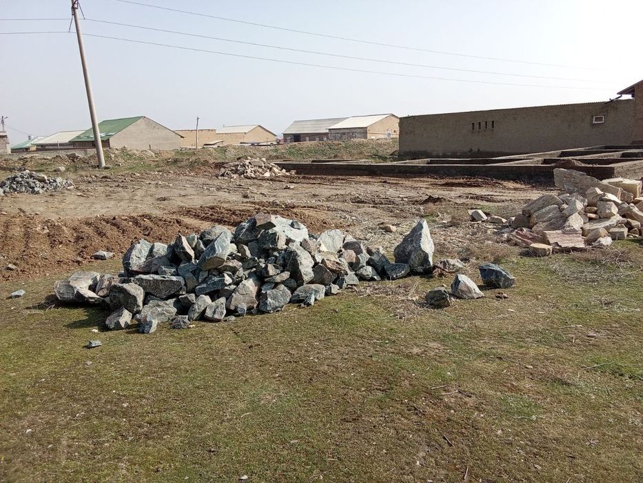 Yer sotiladi gaz, svet, suv mavjud