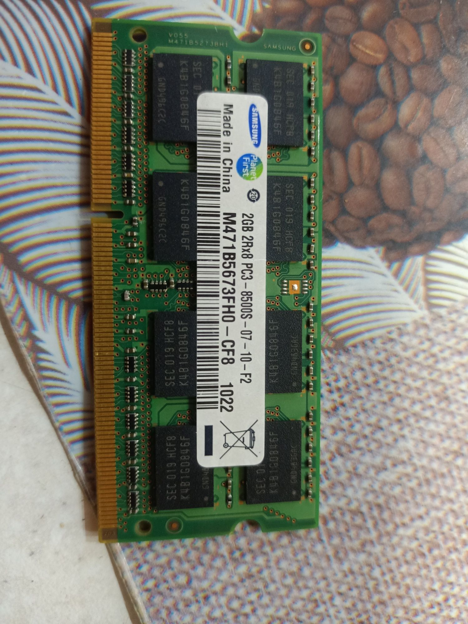 Оперативка на ноут  DDR3 2гг-2шт 1333мгц