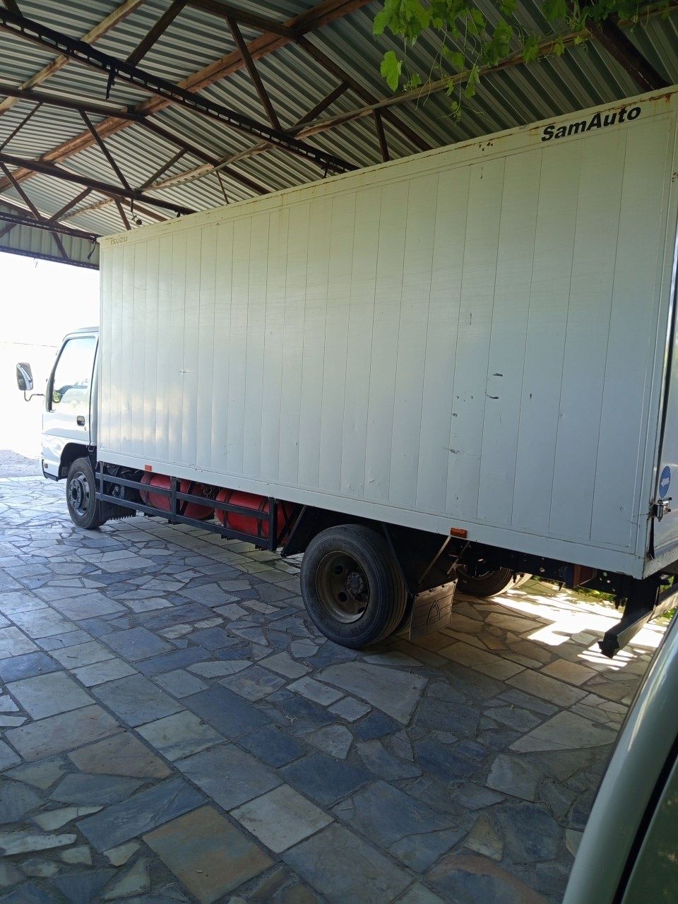 ISUZU  Metan Toza