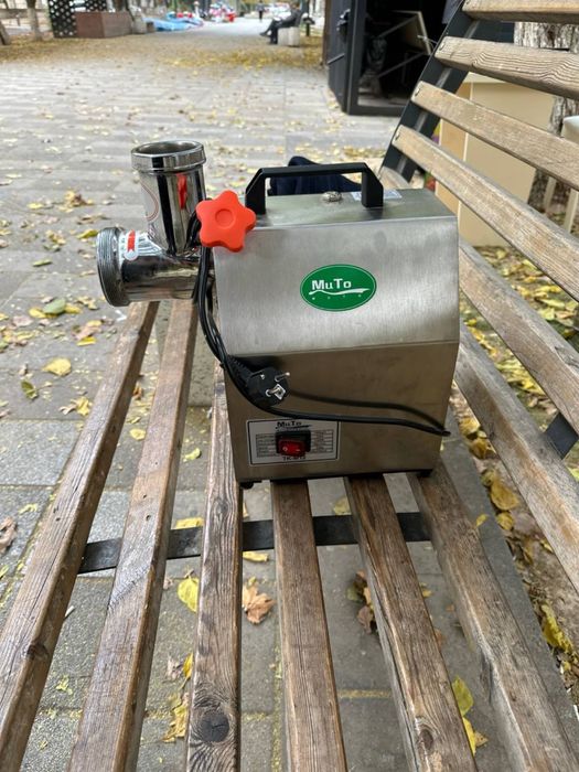 Мясорубка б/у в отличном состояние