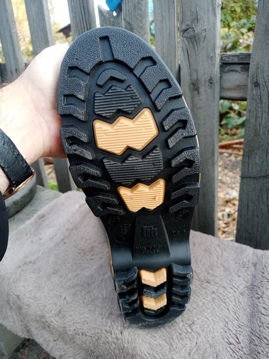 Продам сапоги новые