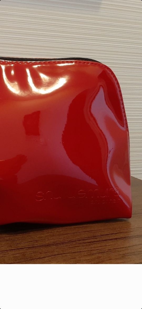 Дамски несесери Clinique, Shu Uemura