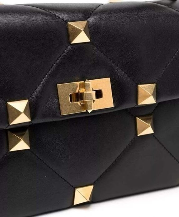 Geanta damă, model Garavani, import Italia, accesorii metalice aurii