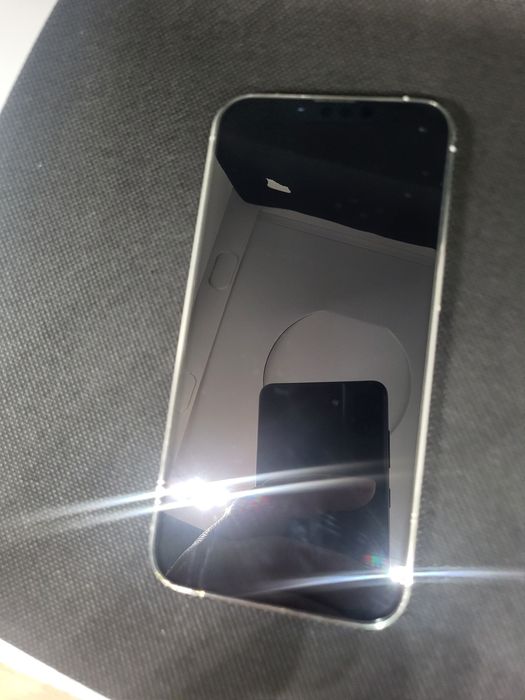Vand 1 Iphone 13 pro și 1 Huawei Pura 70 Pro+