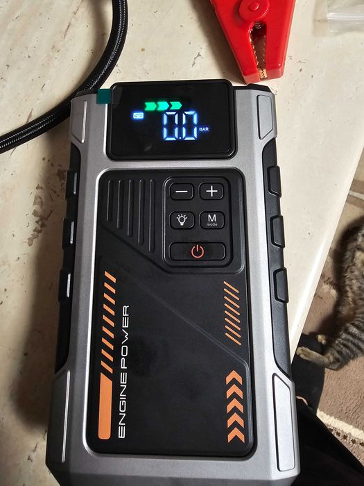 Jump starter si compresor auto , lanterna si powerbank