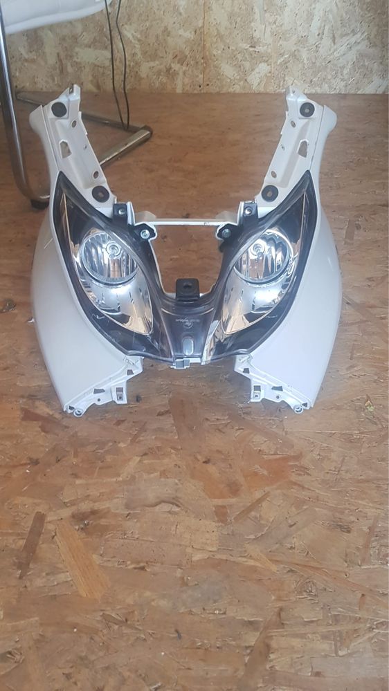 Far , carenă dar si alte componente piaggio mp3 500 2015-2020