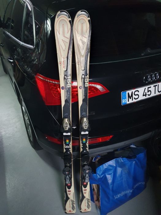 Vând o pereche de schiuri K2 de 156