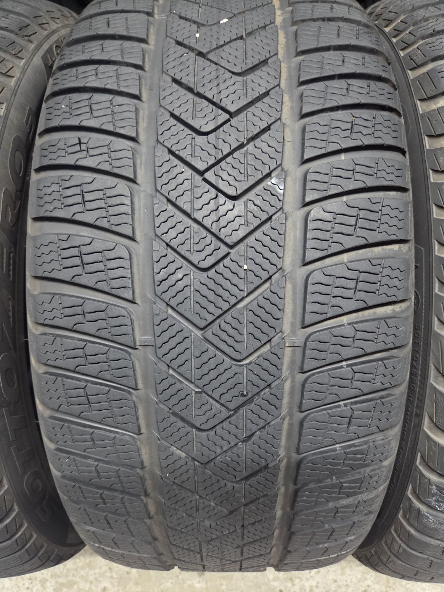 Set 4 anvelope SH iarna BMW Pirelli 225/45/18 cu 255/40/18 Run Flat