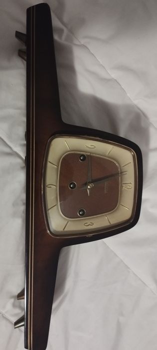 Vând ceas de șemineu fără zgârieturi sau defecte