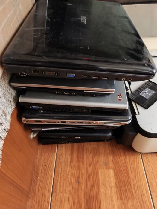 Lot 11 laptopuri+imprimantă incomplete