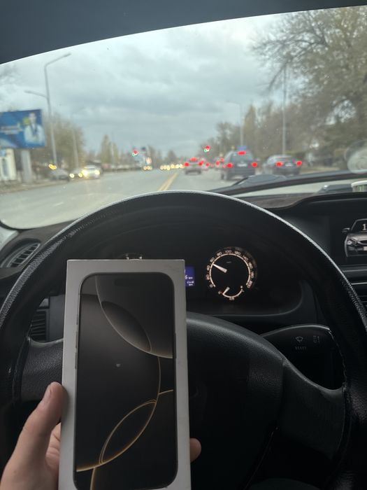 Продам айфон 16 про в идеальном состояний 256 гб акб 95