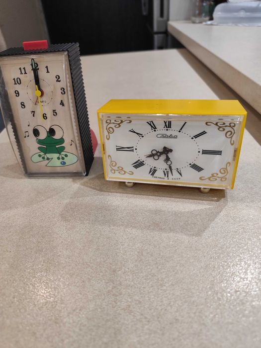 2 бр кварцови часовника НЕ работещи