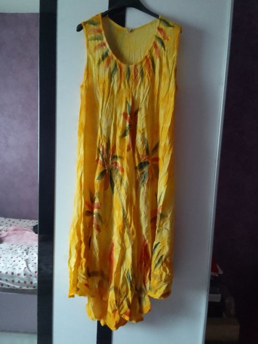 Продавам много запазени рокли