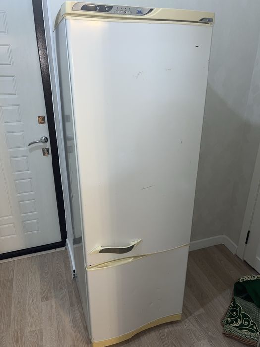 Продается холодильник бу Атланд