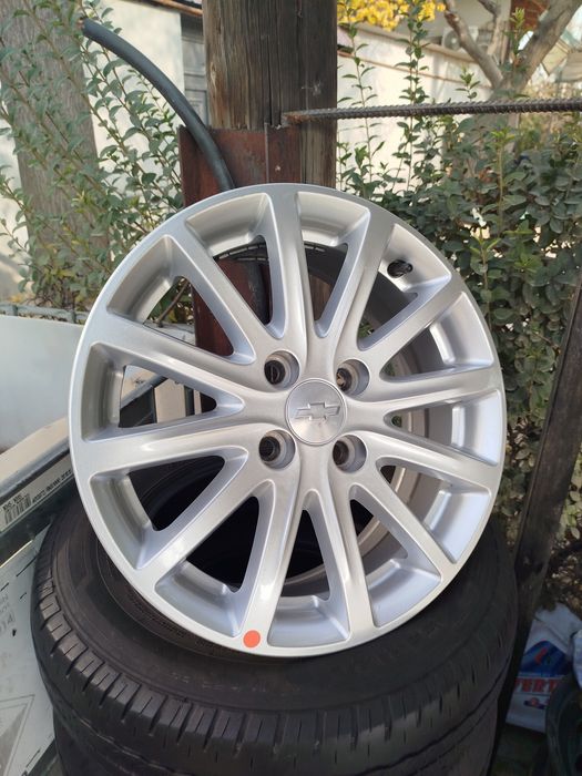 Srochniy arzonga sotiladi Kobalt R15 diska.