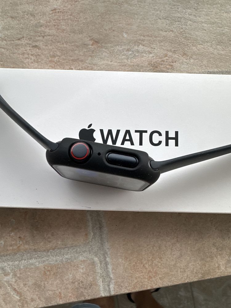 Apple watch SE gen 2 44 mm