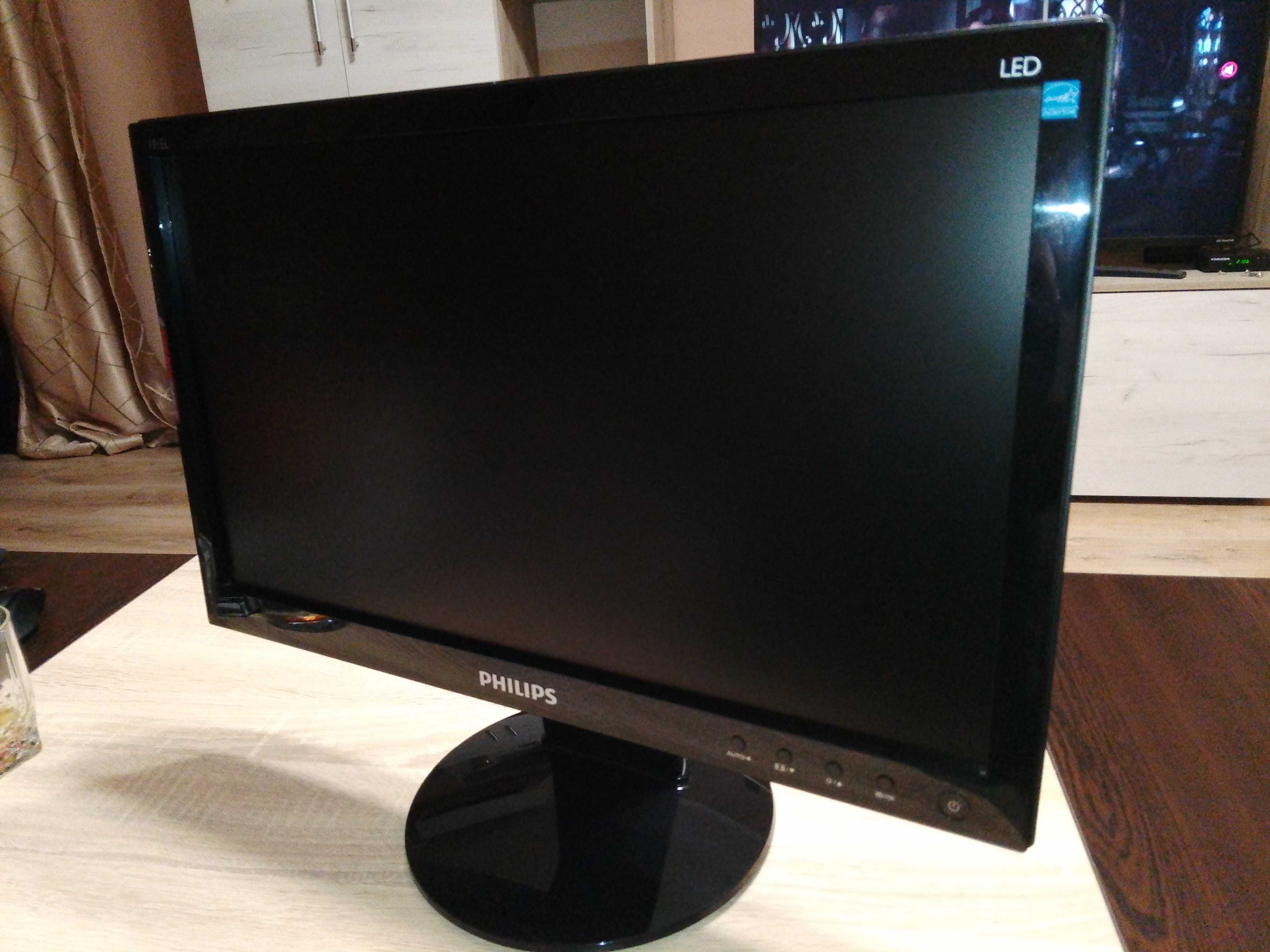 LED монитор Philips 19"