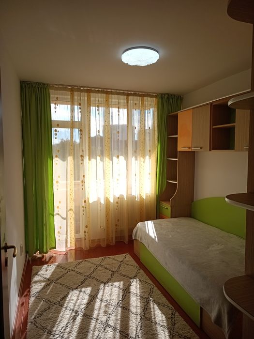 Închiriez apartament 3 camere