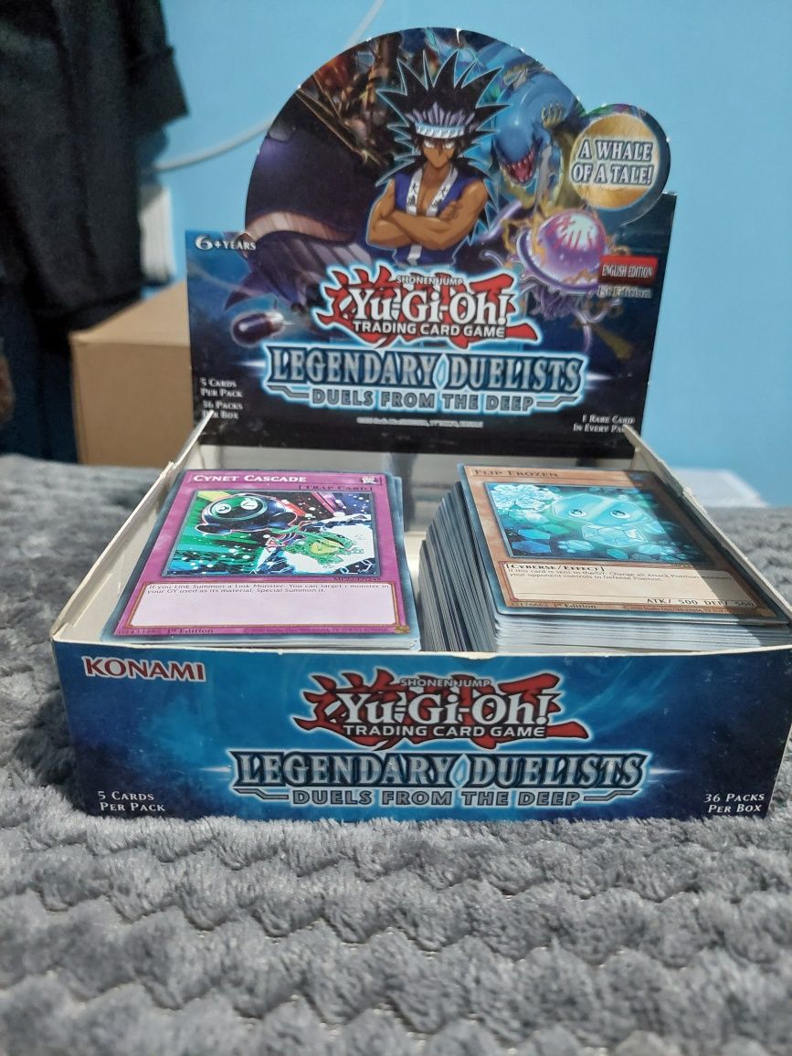 300 случайни yu gi oh карти