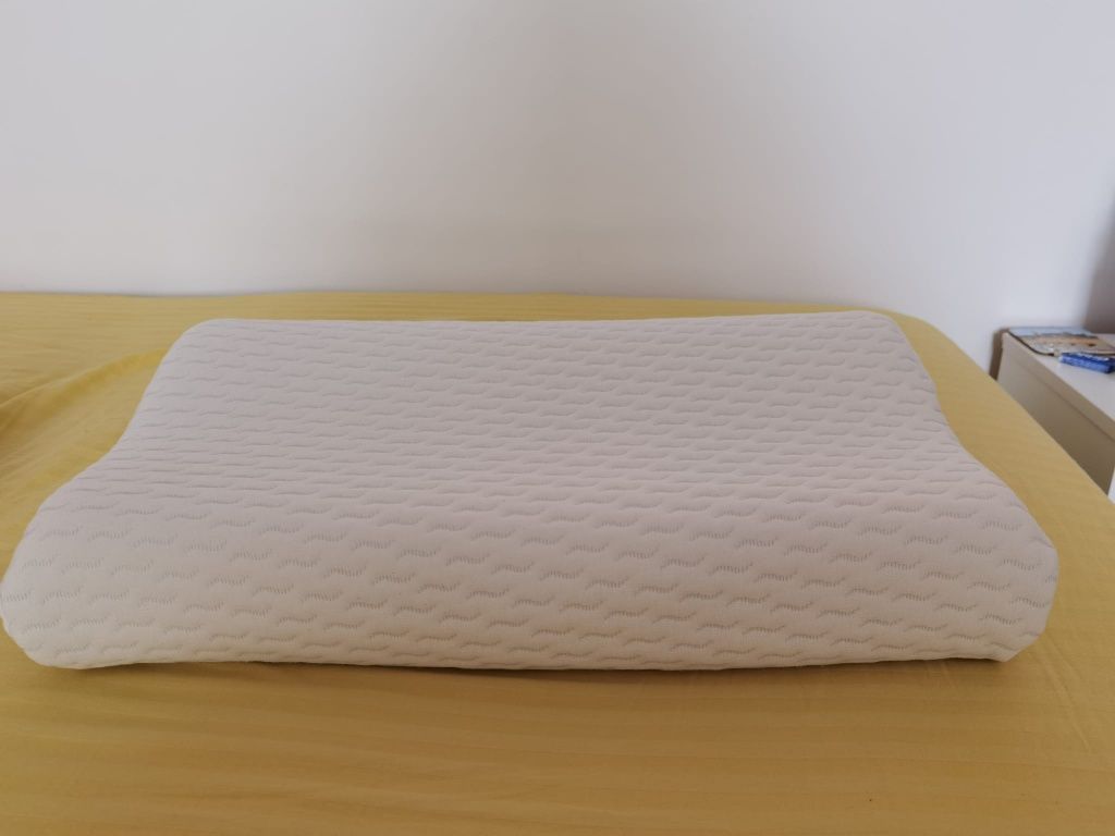 Perna ergonomica din spuma cu memorieWellpur