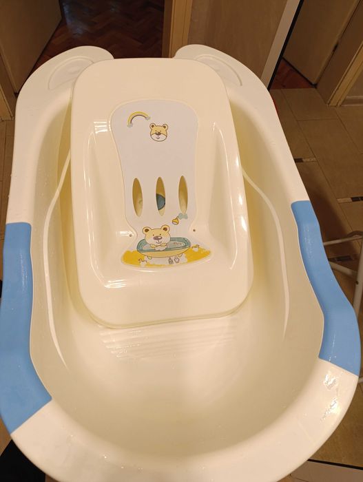 Бебешко корито за къпане със стойка