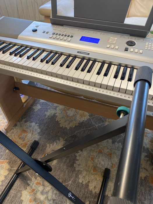 Vand pian yamaha grandportable DGX-230