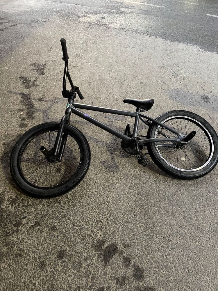 BICICLETA BMX potrivită pt 8-14 ani