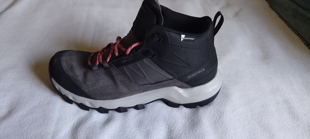 Дамски непромокаеми туристически обувки Куечуа/Quechua