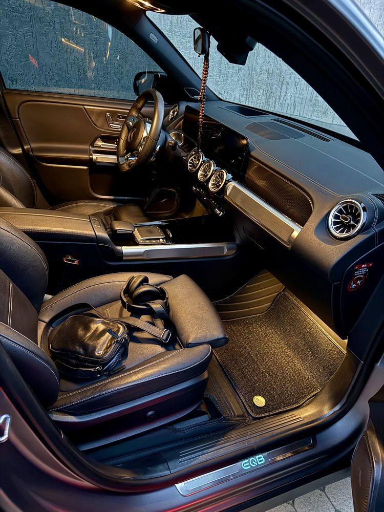 Mercedes-Benz EQB 350 Full Options.