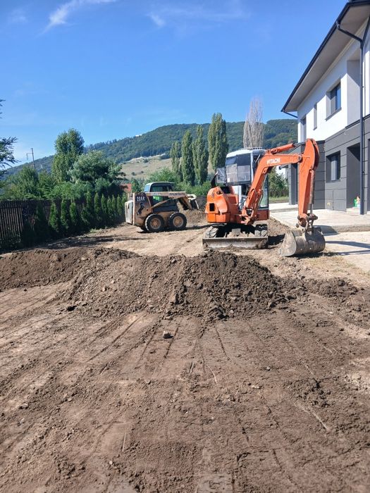 Închirieri utilaje .Buldoexcavator/excavator 3,5 tone /bobcat 3 tone