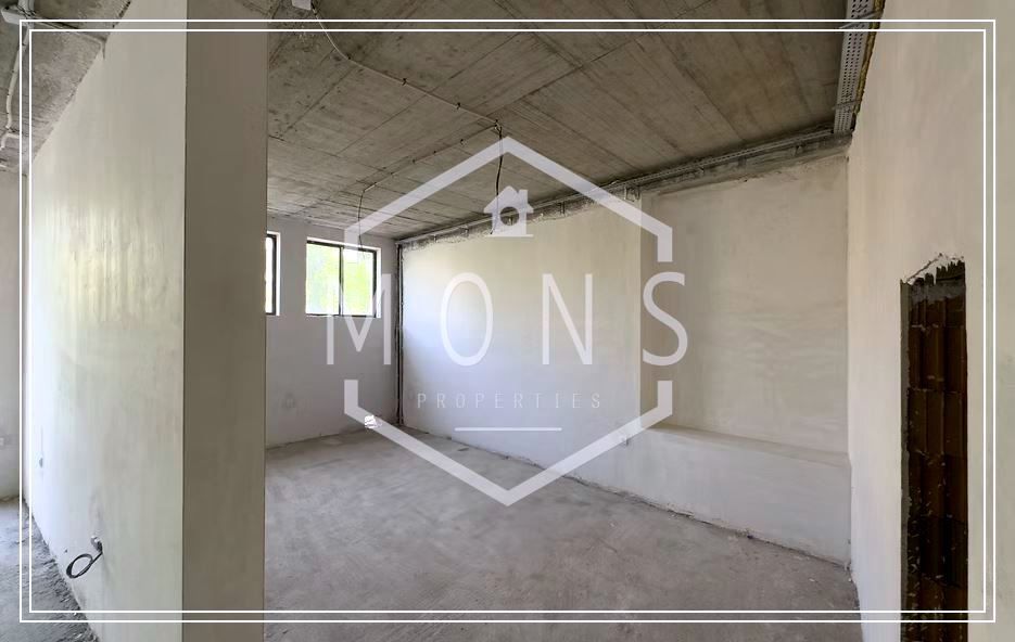 Продава се Магазин в Велико Търново, Бузлуджа - 324 кв.м за 926 €/кв.м - Снимка #1