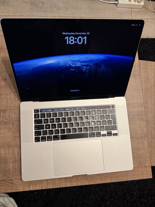 Apple MacBook Pro 16” 2019 i7 , 16gb Ram