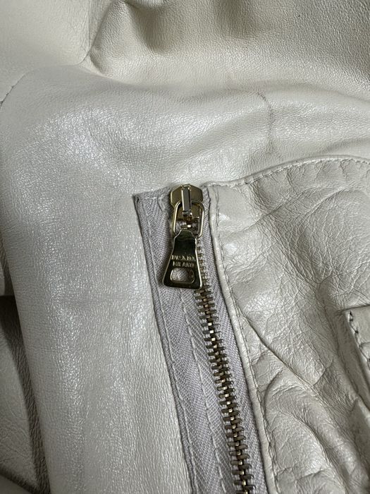 Geacă Prada - Piele Crem cu Accesorii Aurii